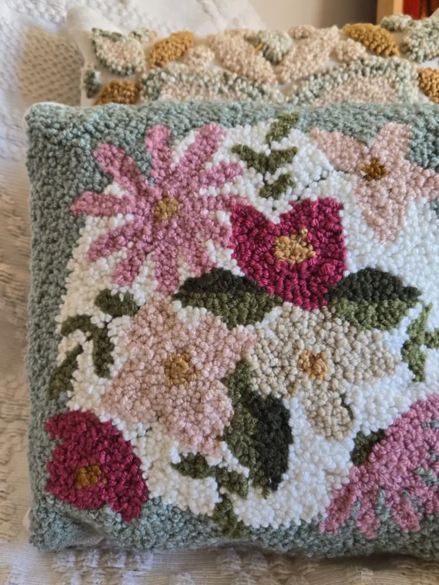Almohadon Flores 30x30 Bordado