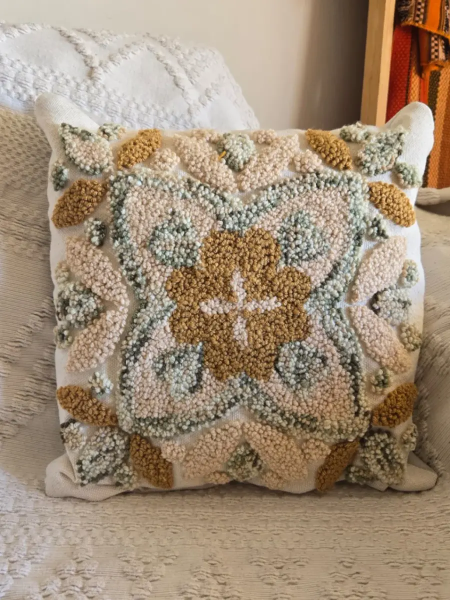 Almohadon Bordado 40x40 Noruega en Lana Mandala